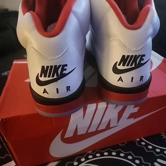 Jordan5 Retro Fire Red Black Tongue